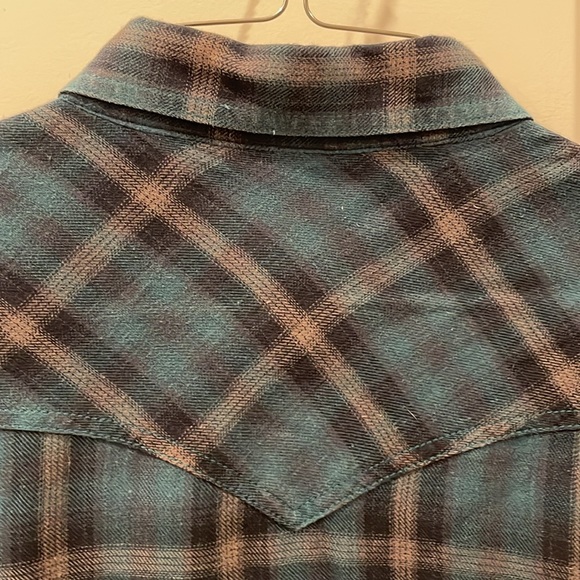 VINTAGE Wrangler Retro Snap Button Up Long Sleeved Blue Plaid in Size XL - Picture 13 of 13